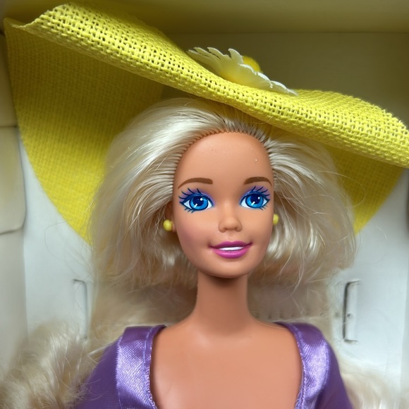 - Vintage 1995 Avon Special Edition SPRING BLOSSOM BARBIE in box - Picture 3 of 10